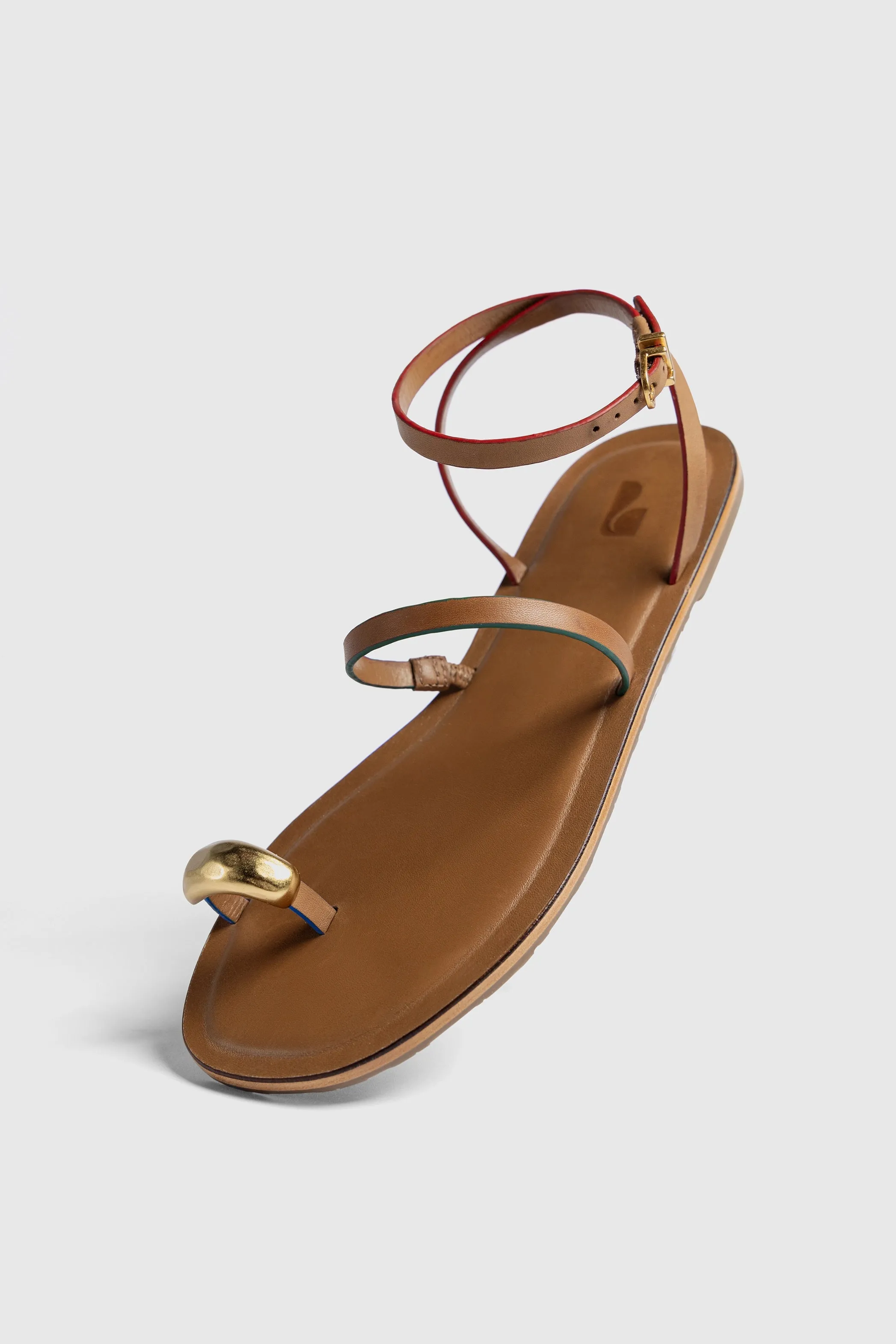Biarritz Flat Sandal In Light Caramel Leather