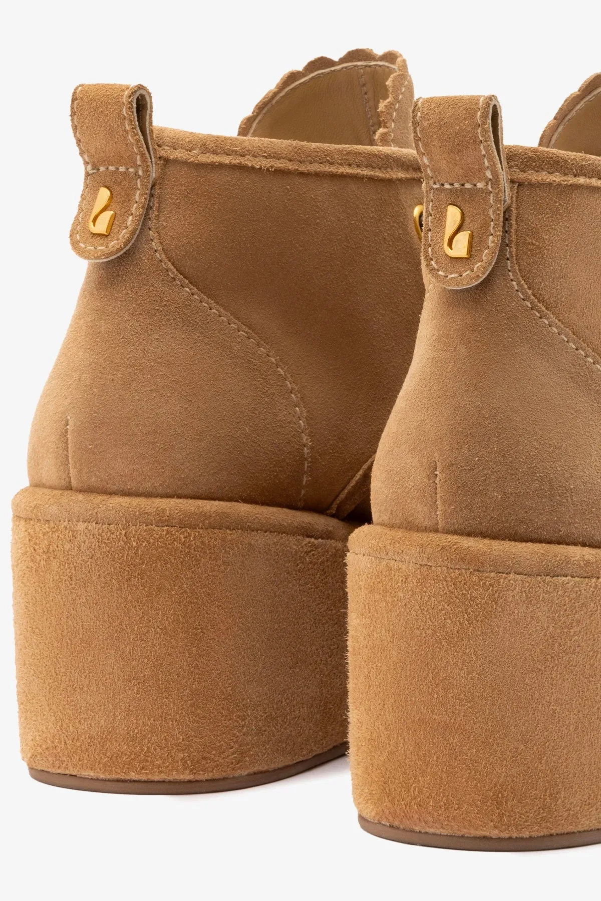 Chani Wedge In Peanut Suede