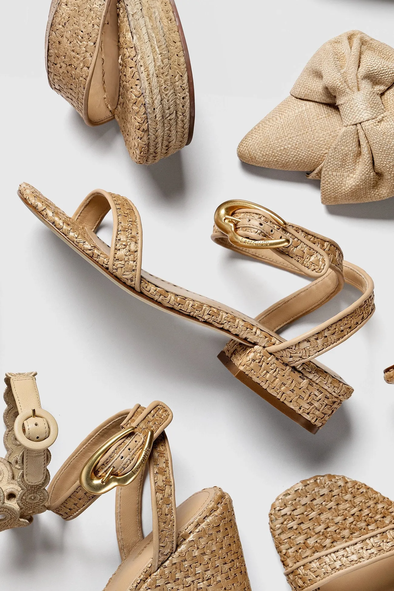 Verona Flat Sandal In Beige Leather and Natural Raffia
